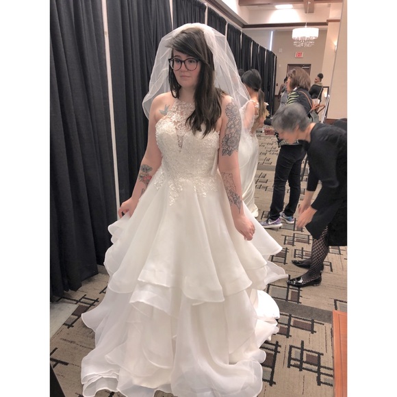 Wedding Dress - Picture 1 of 2